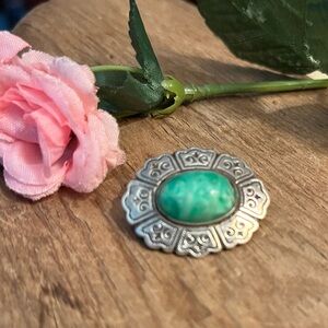VTG Sterling Silver Southwestern Brooch w/ Green Art Glass Cabochon 1.5”